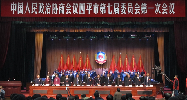 ��Э��ƽ�е��߽�ίԱ���һ�λ��鿪Ļʽ