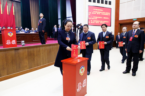 �˽�һ�λ���ڶ���ȫ�������ίԱͶ��ׯ��һƱ